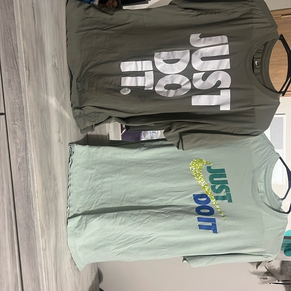 Nike tees - Picture 1 of 2